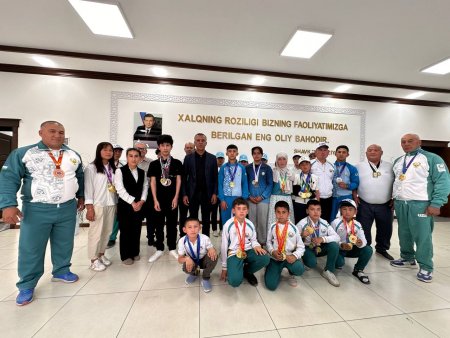 HOKIM CHIROQCHILIK CHEMPIONLAR BILAN UCHRASHDI